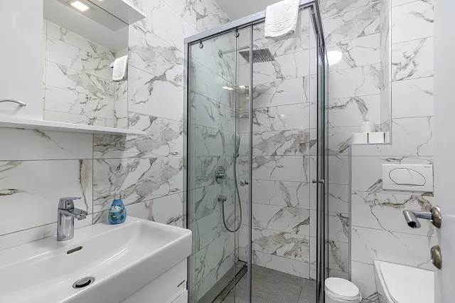 Stylish 30 m² One-Bedroom Apartment with Scenic Views in Bečići — photo 4